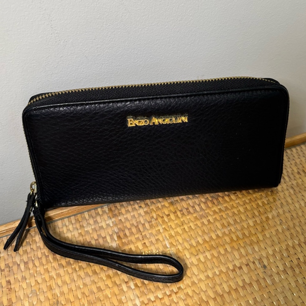 Enzo Angiolini black faux leather large wallet with strap new without tags!